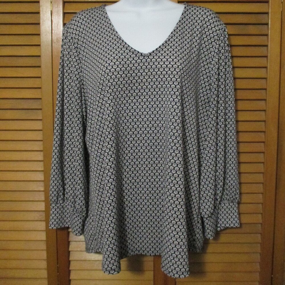 Adrianna Papell top casual pullover long sleeves relaxed black white tan size L
